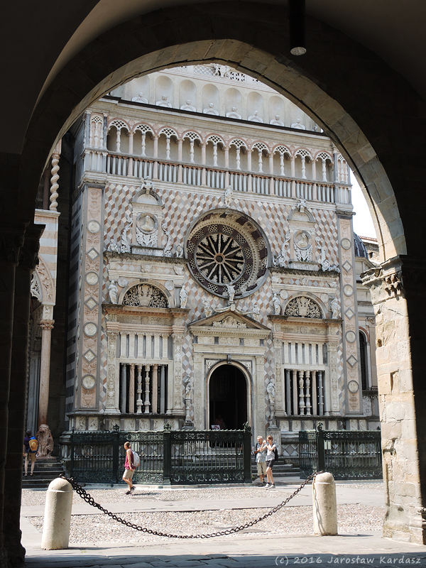 DSCN6880.jpg - Bazylika Santa Maria Maggiore w Bergamo Alta. Świątynia została zbudowana w drugiej połowie XII w.