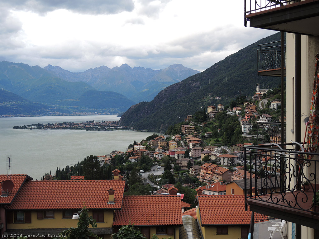 DSCN6968.jpg - Wieczorem docieram nad słynne Lago di Como. Taki widok z balkonu mają niektórzy mieszkańcy Bellano.