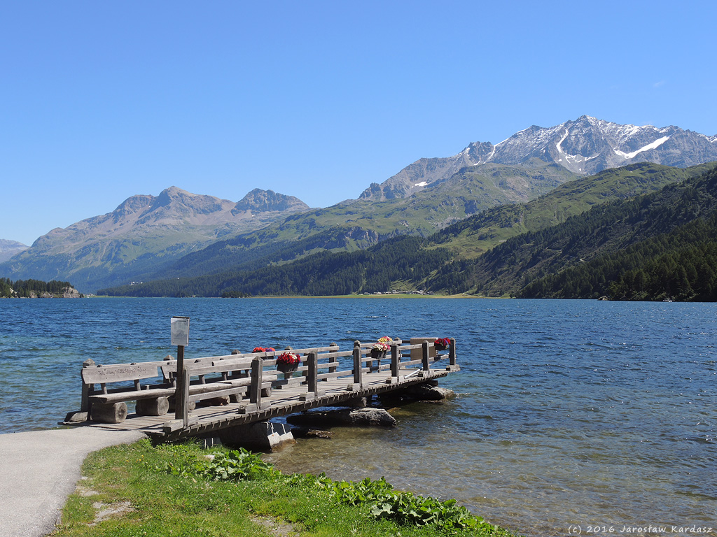 DSCN7164.jpg - Zaraz za przełęczą Malojapass (1815 m) znajduje się górskie jezioro - Lago di Sils.