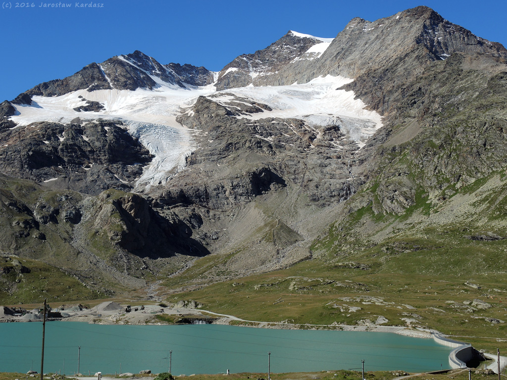 DSCN7267.jpg - W końcu docieram na przełęcz, która jest najwyższym miejscem, jaki osiąga słynny pociąg Bernina Express.