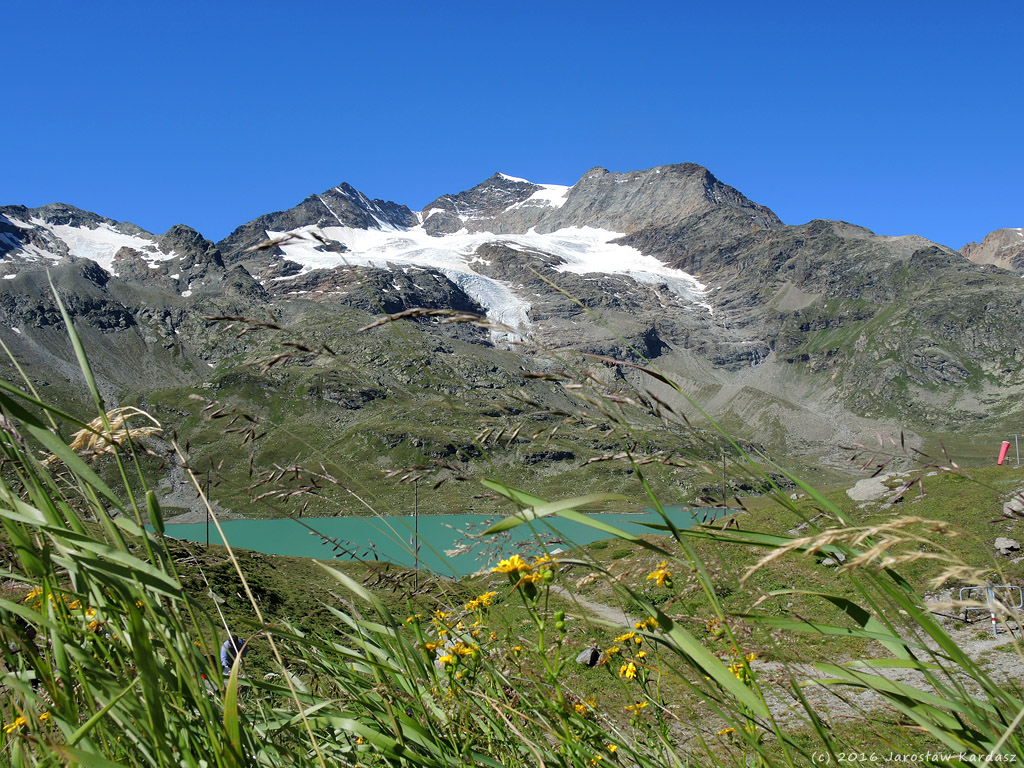 DSCN7283.jpg - Widok z okolic Passo del Bernina 2330 m n.p.m. Przełęcz jak na razie jest najwyższym miejscem, na jakie dotąd wjechałem.